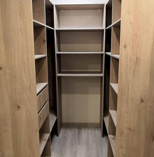 Встроенные шкафы-Встроенная гардеробная с дверями-купе «Модель 17»-фото4